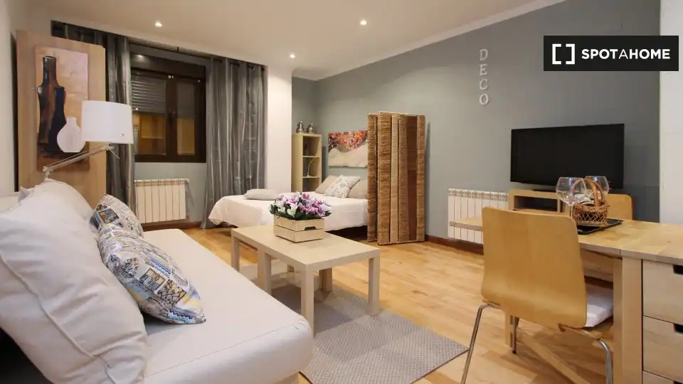 Flat for rent in Adelfas