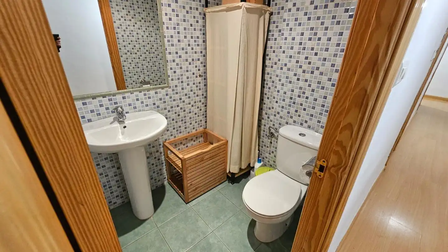 Badezimmer von Wohnung zum Verkauf in Granada mit Möbliert
