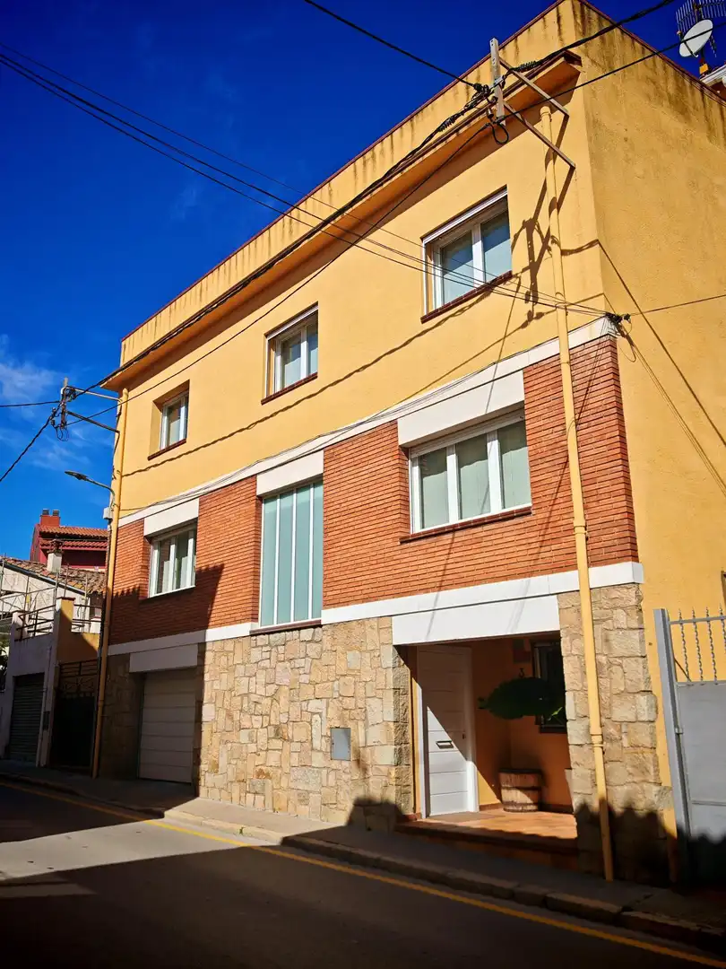 Vista exterior de Casa o chalet en venta en Breda con Aire acondicionado, Calefacción y Terraza