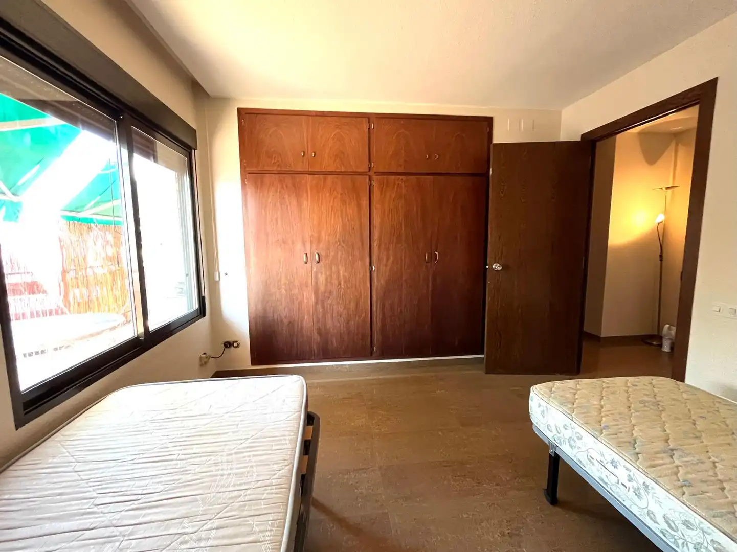 Habitación de Piso de alquiler en Valencia con Aire acondicionado, Amueblado y Balcón