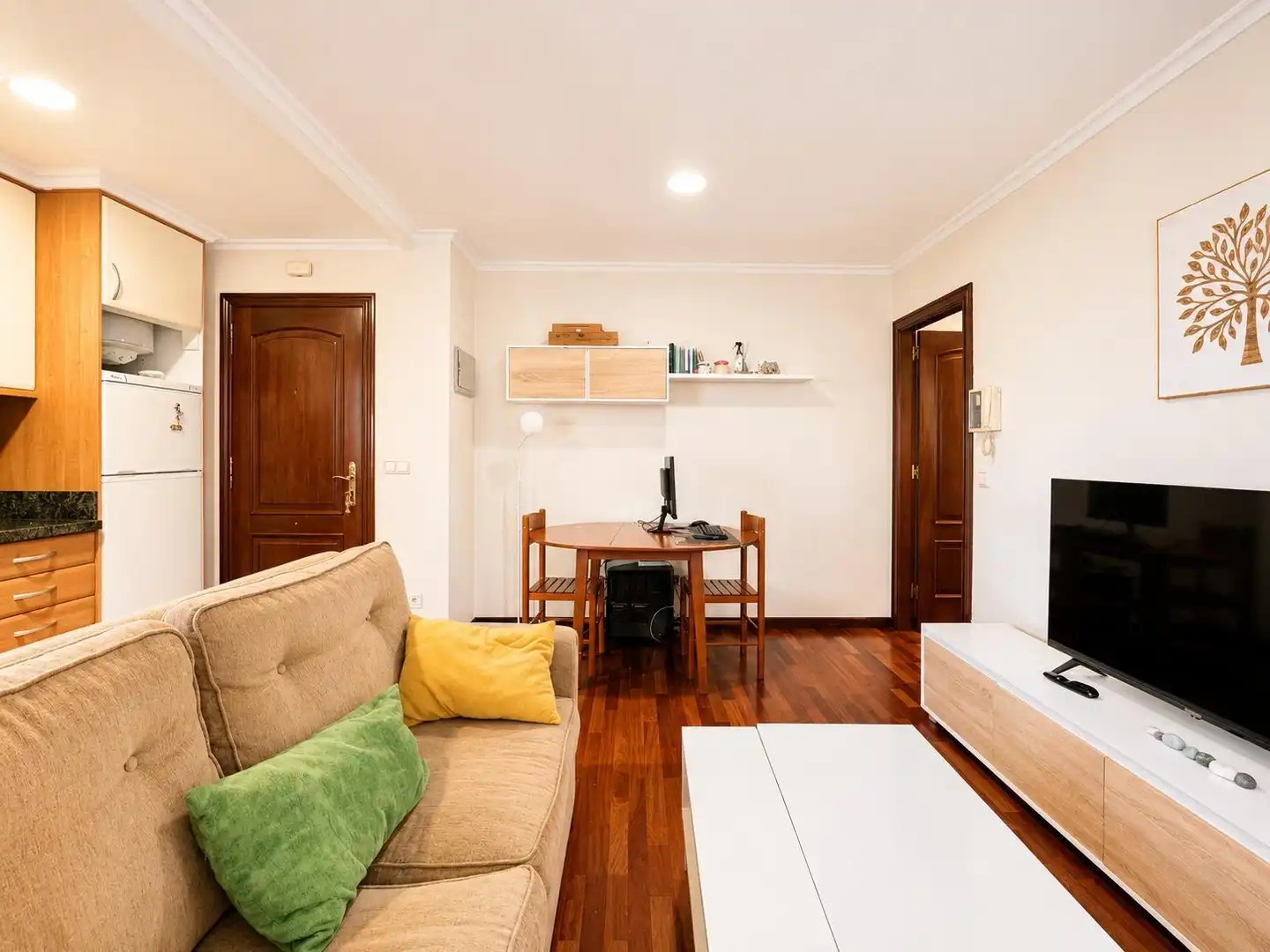 Living room of Flat for sale in Vigo   with Heating, Storage room and Furnished