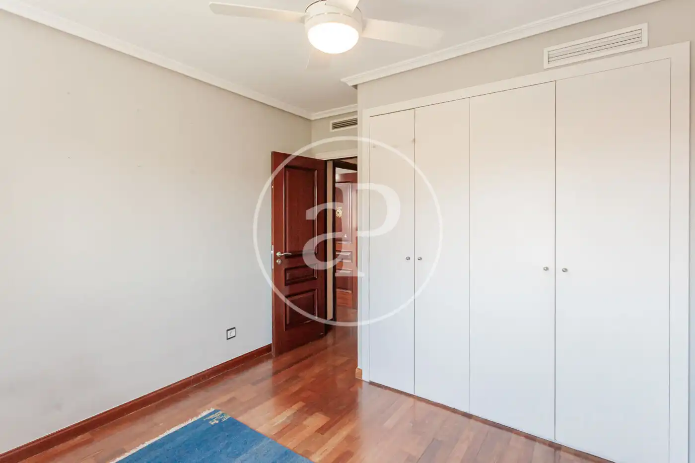 Habitación de Casa adosada en venta en Madrid con Aire acondicionado, Calefacción y Jardín privado