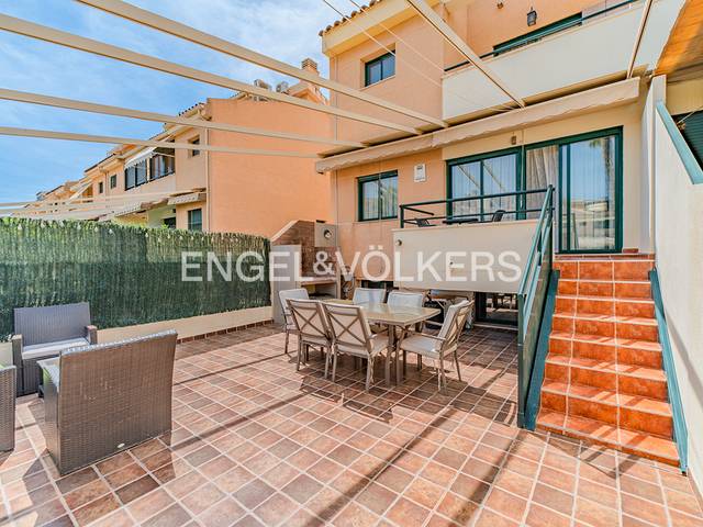 Casa adosada en Venta en Calle Enric Valor, 12 en Alicante Golf