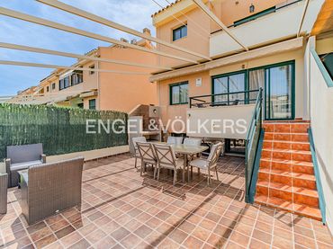 Maison jumelée avec piscine à vendre à Calle Enric Valor 12