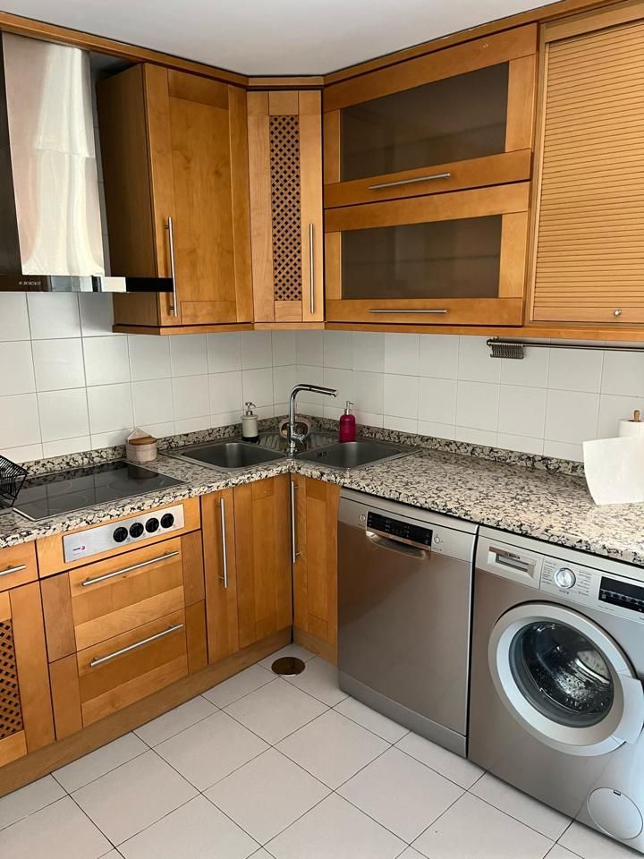 Cuina de Pis de lloguer en  Madrid Capital amb Aire condicionat, Calefacció i Terrassa