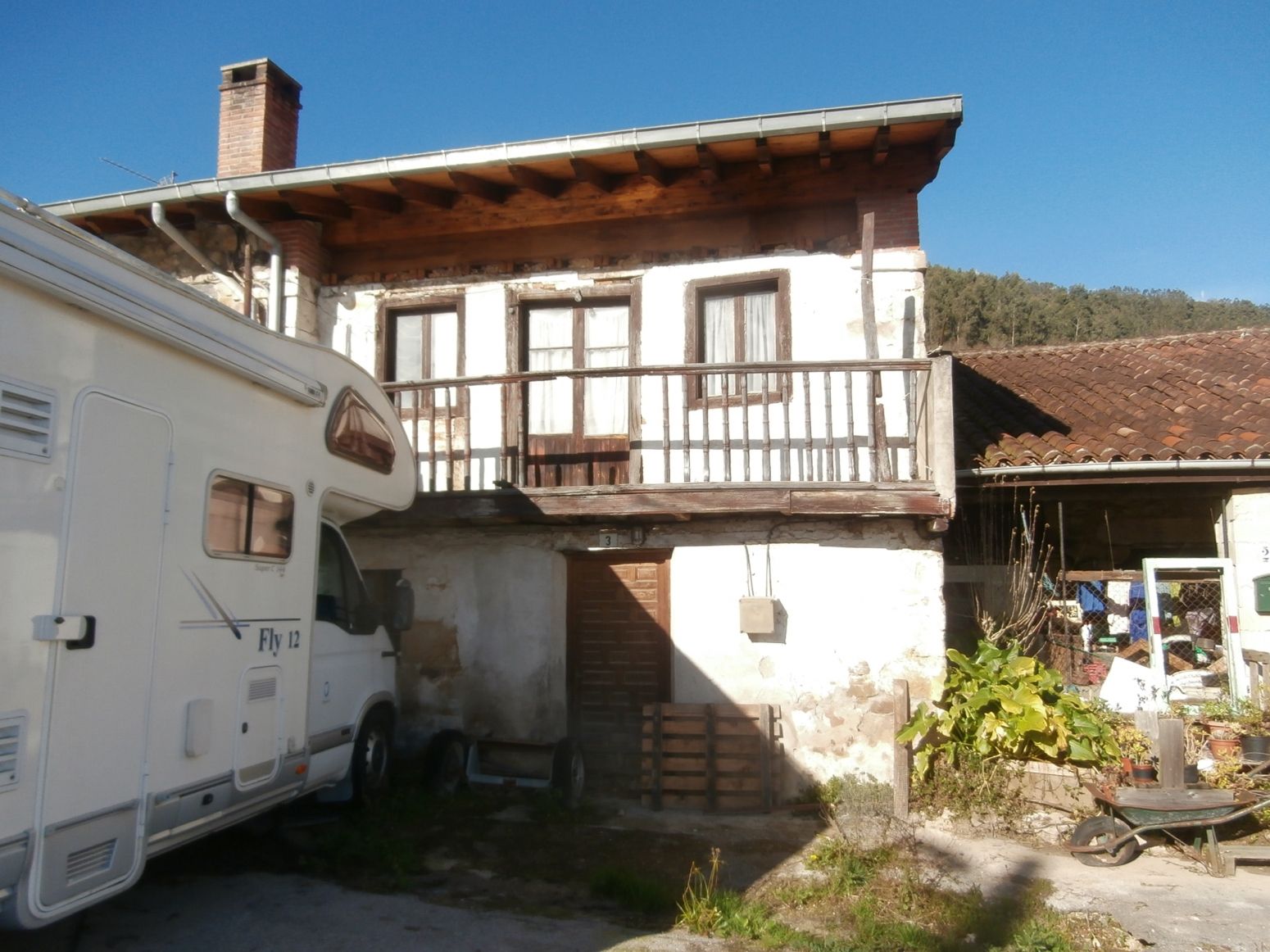 Exterior view of House or chalet for sale in Los Corrales de Buelna   with Balcony
