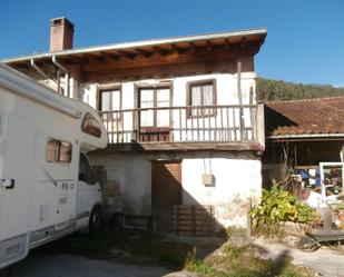 Vista exterior de Casa o xalet en venda en Los Corrales de Buelna  amb Balcó