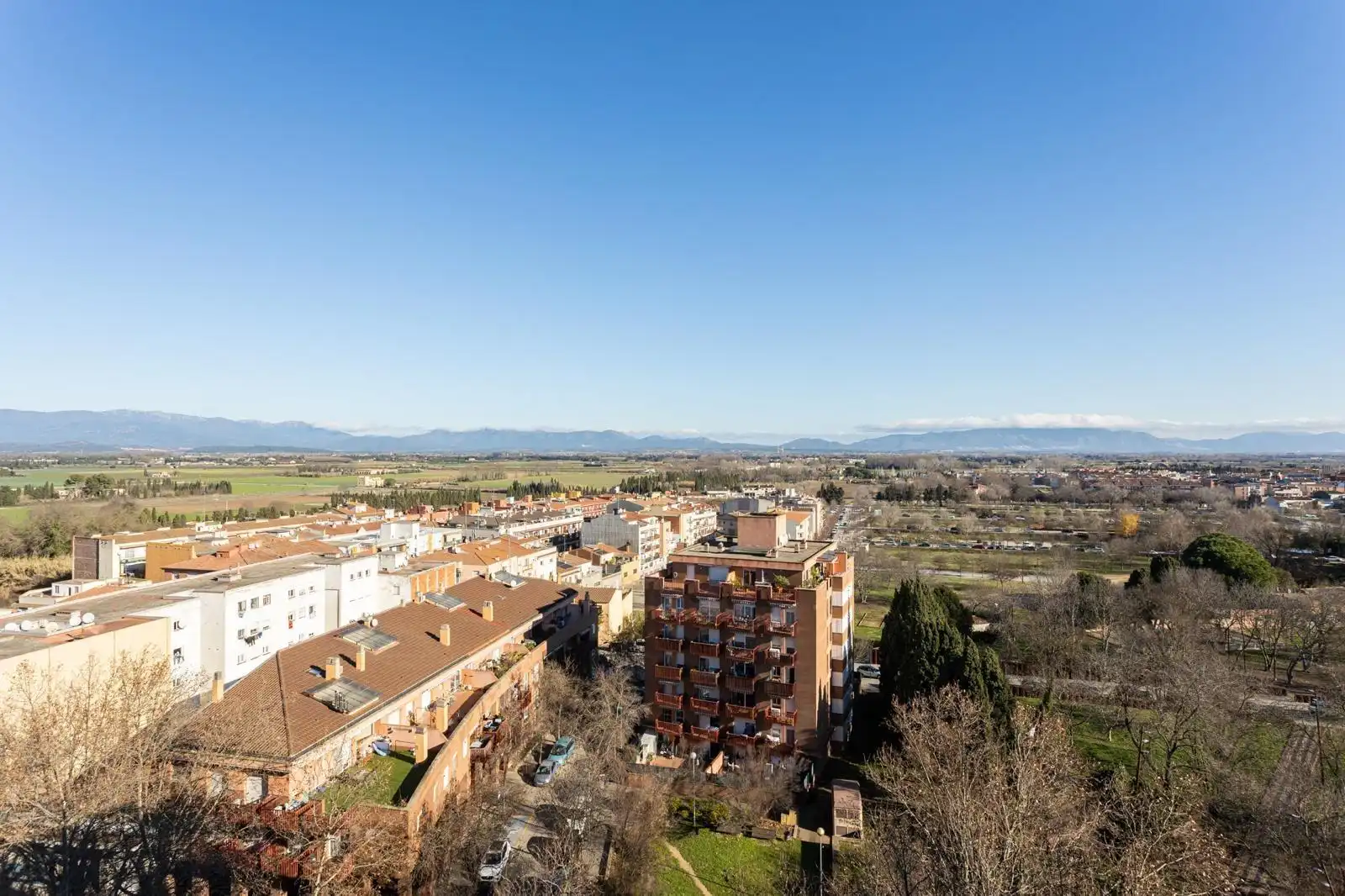 Vista exterior de Ático en venta en Figueres con Terraza y Amueblado