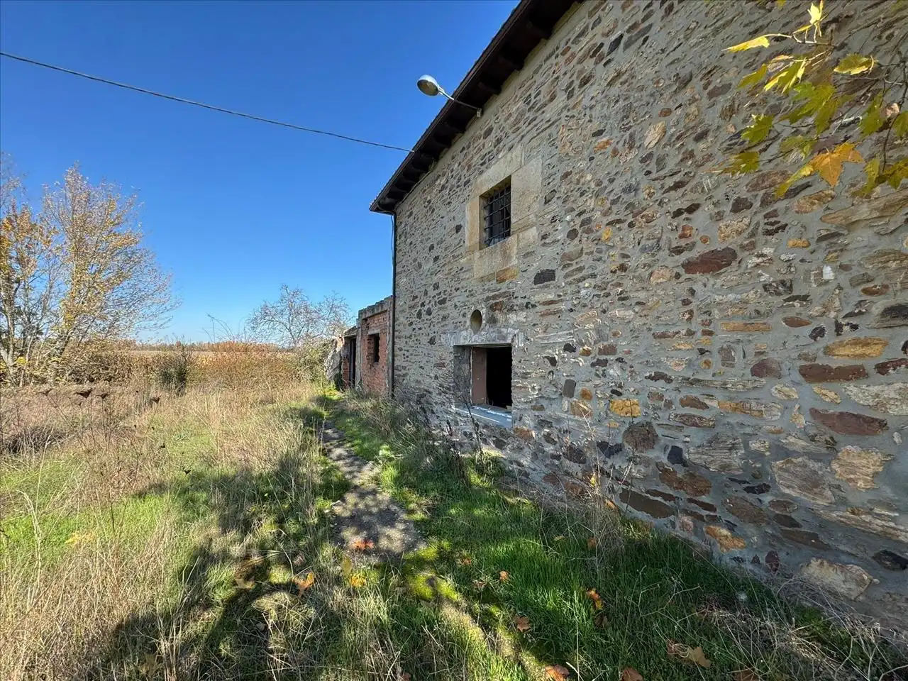 Vista exterior de Casa o chalet en venta en Alija del Infantado con Jardín privado