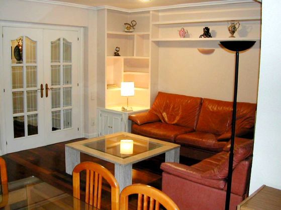 Sala de estar de Piso de alquiler en  Zaragoza Capital con Calefacción, Parquet y Amueblado