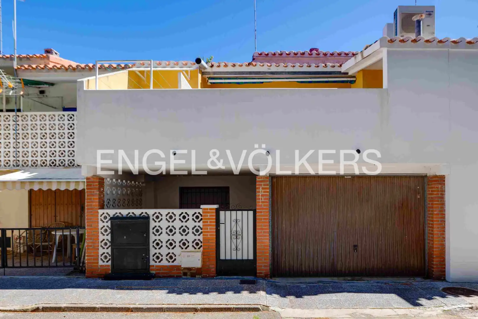 Vista exterior de Casa o xalet en venda en Orihuela amb Aire condicionat, Calefacció i Terrassa