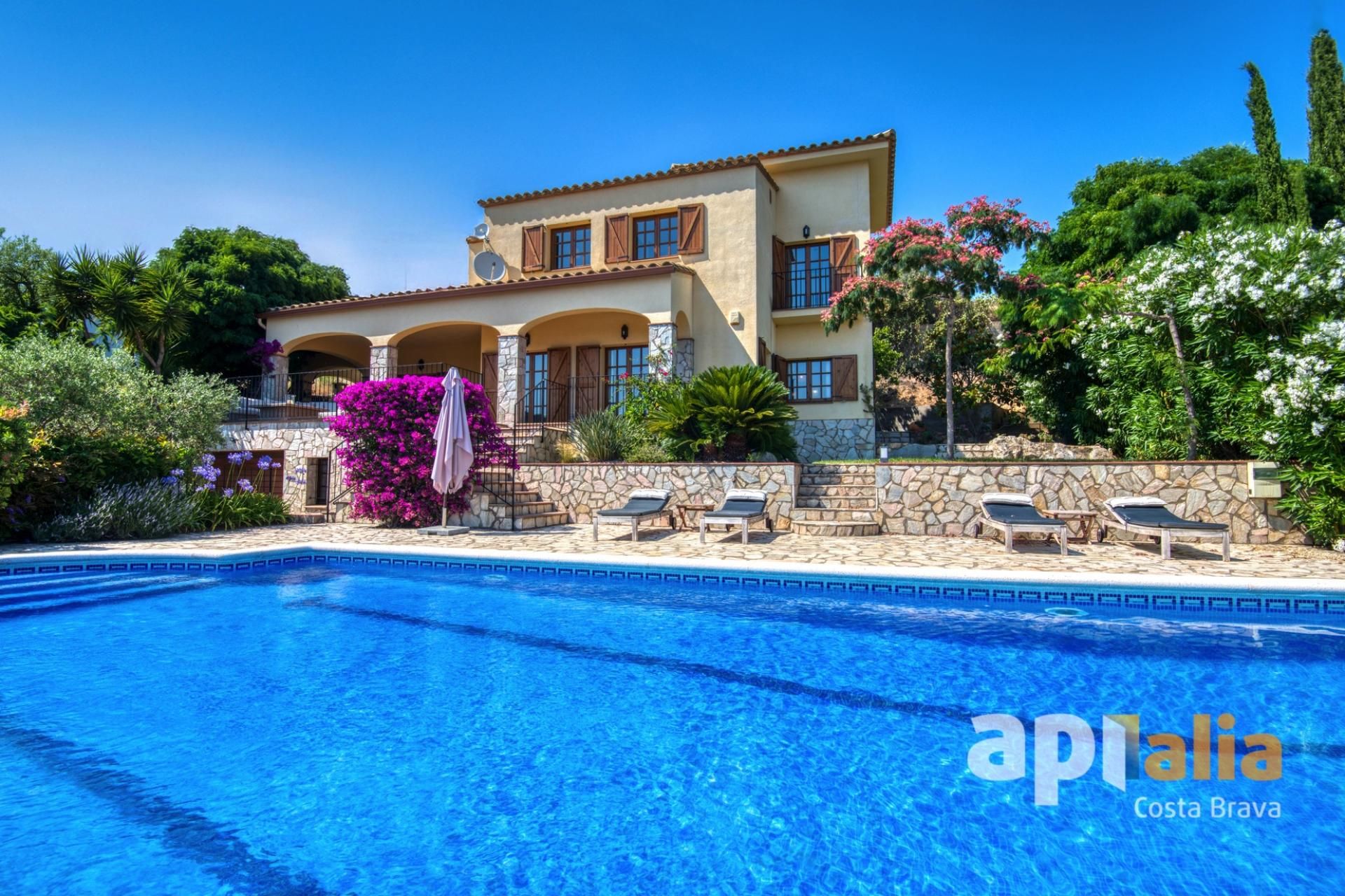 Vista exterior de Casa o xalet en venda en Calonge i Sant Antoni amb Calefacció, Jardí privat i Piscina