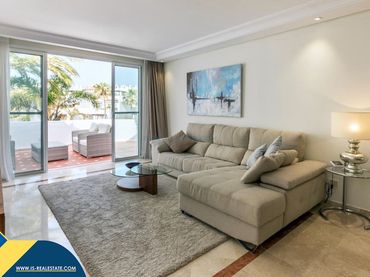 Dúplex con piscina en venta en Nueva Andalucía
