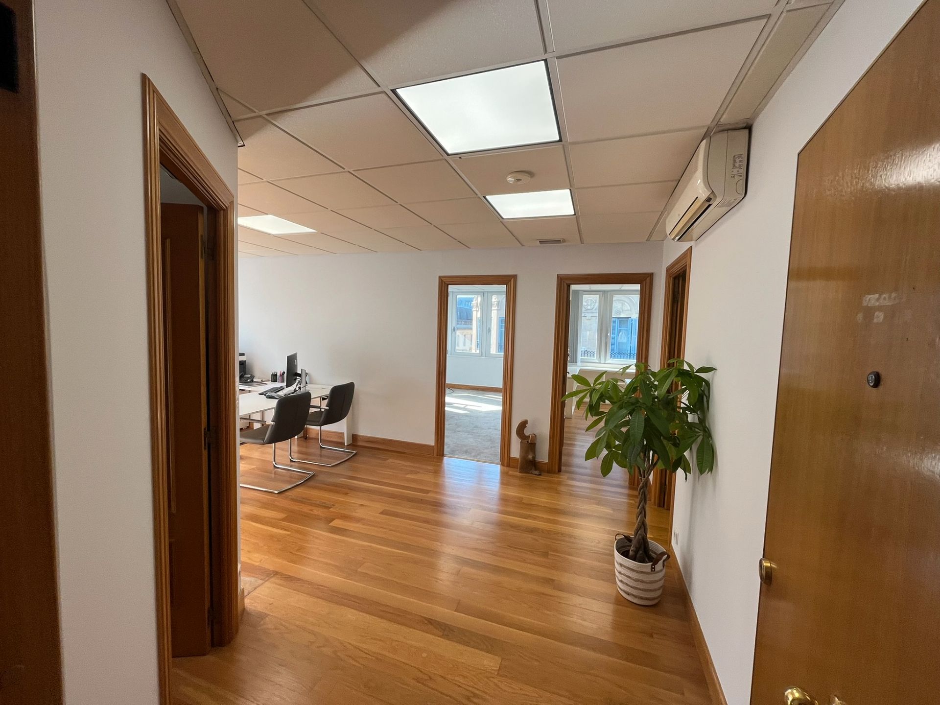 Oficina de lloguer en Donostia - San Sebastián  amb Aire condicionat, Calefacció i Moblat