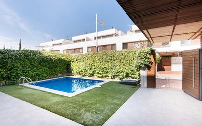 Piscina de Casa o xalet en venda en Sabadell amb Aire condicionat, Calefacció i Jardí privat