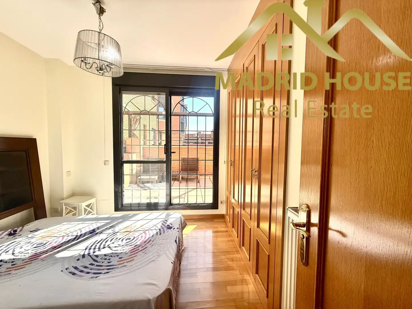 Dormitori de Àtic en venda en Madrid amb Aire condicionat, Calefacció i Terrassa
