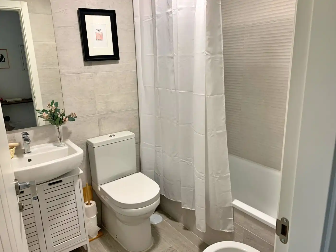Baño de Piso de alquiler en Málaga con Aire acondicionado, Calefacción y Terraza