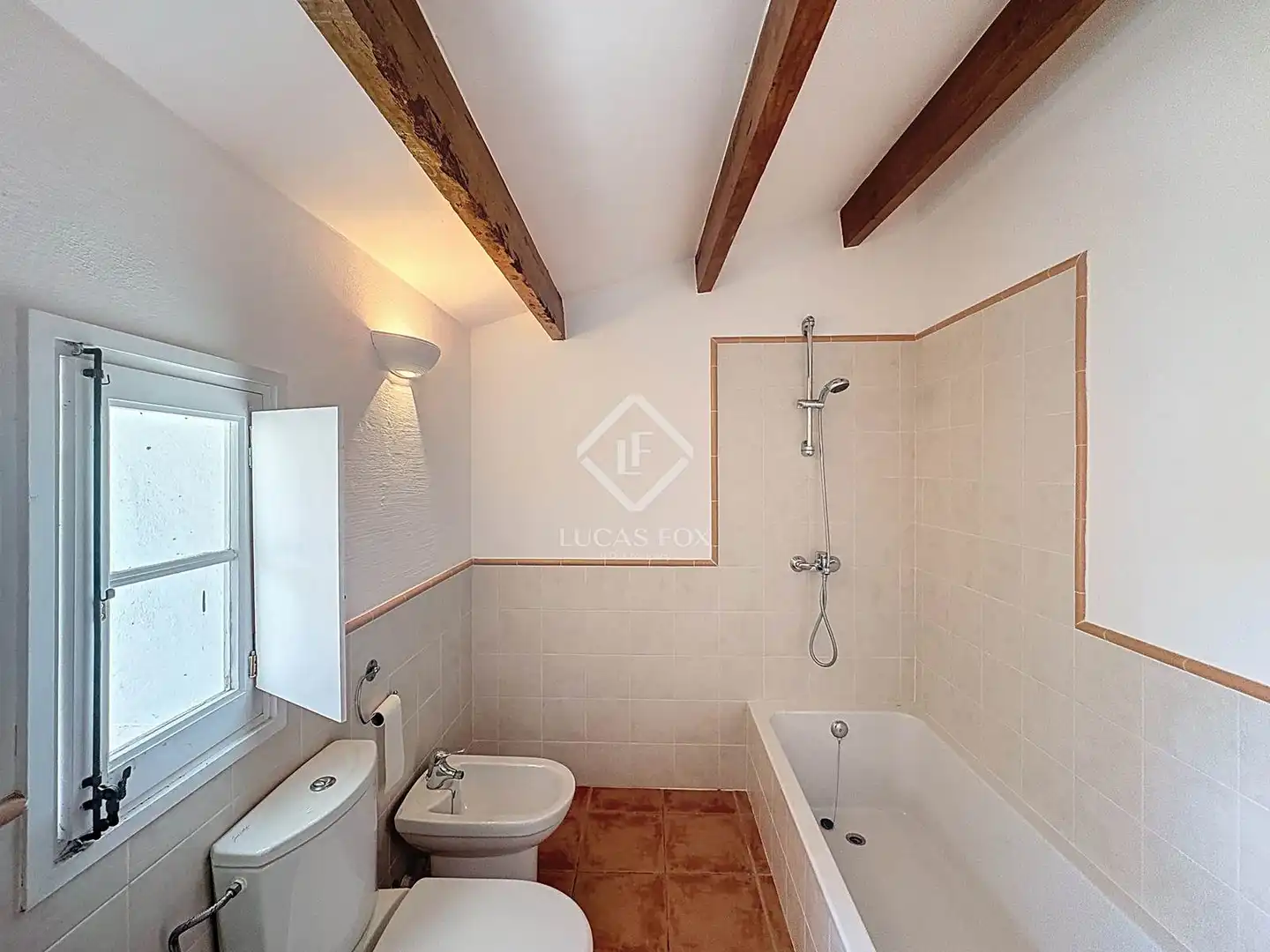 Baño de Finca rústica en venta en Es Castell con Aire acondicionado, Calefacción y Jardín privado