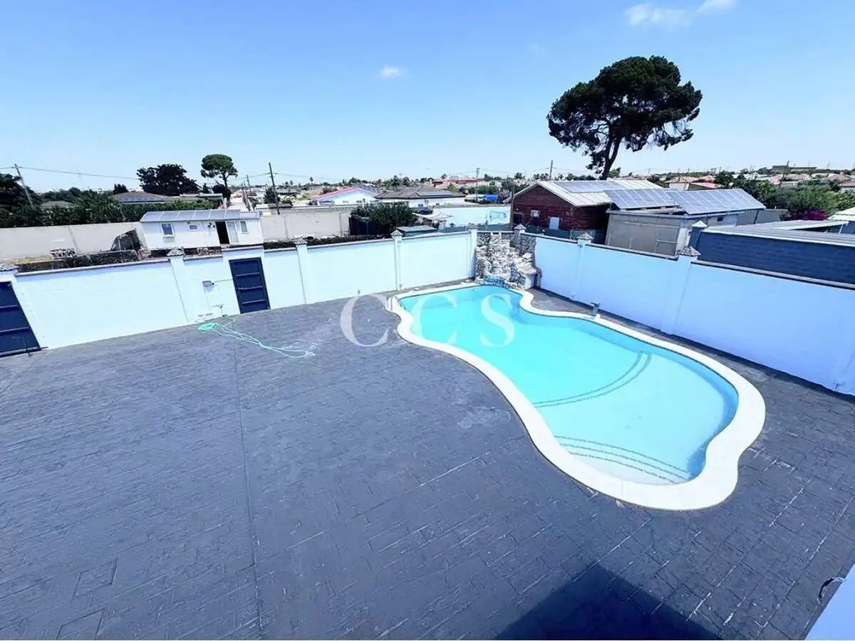 Piscina de Casa o xalet en venda en Dos Hermanas amb Terrassa i Piscina