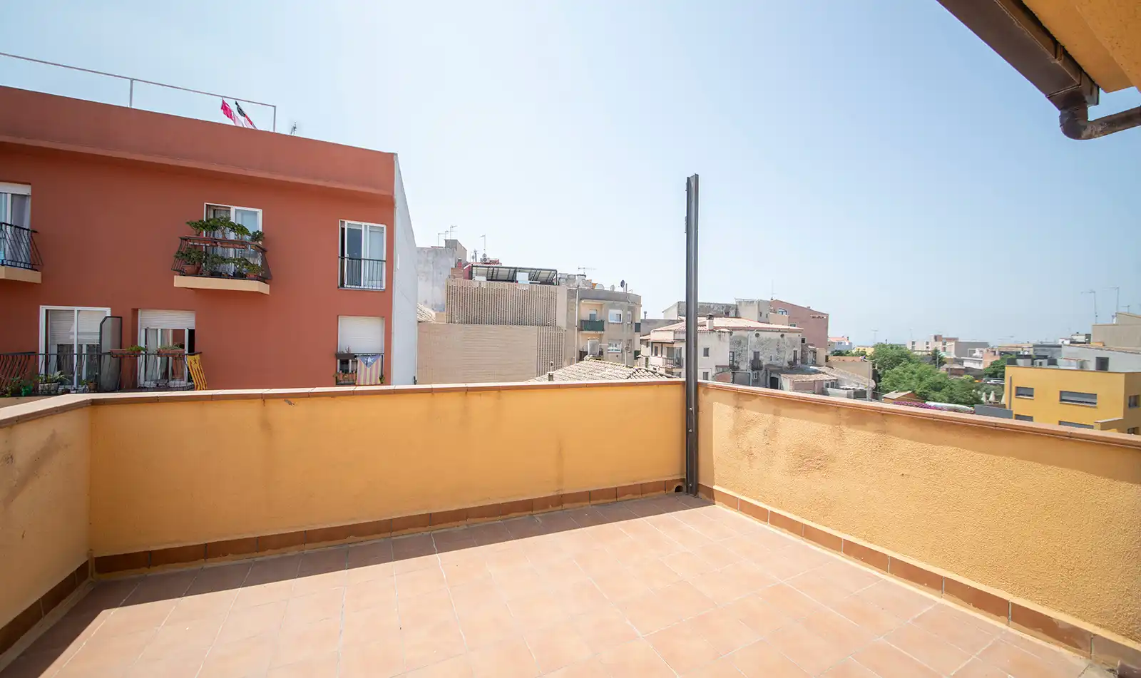 Casa adosada en venta en Carrer de la Beneficència, Les Clotes
