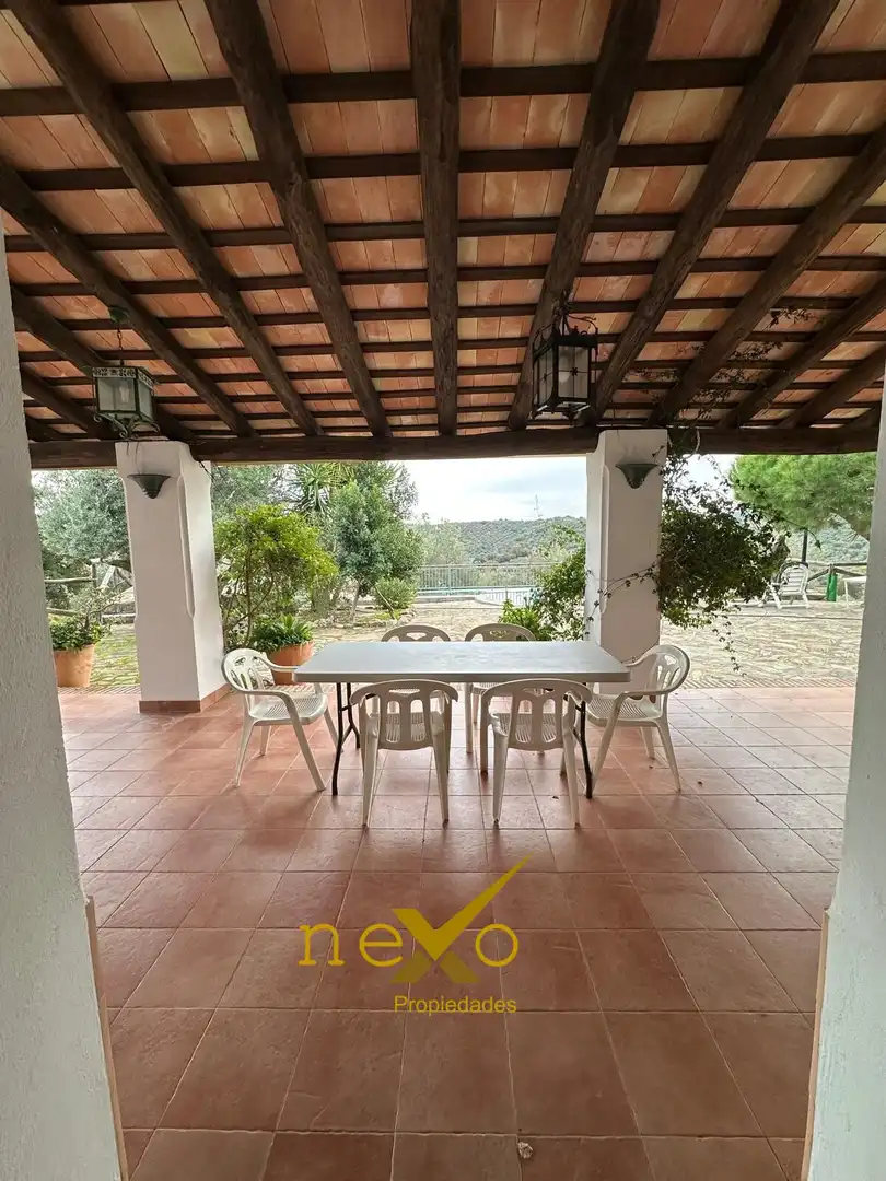 Terrassa de Finca rústica en venda en Las Navas de la Concepción amb Jardí privat, Piscina i Moblat
