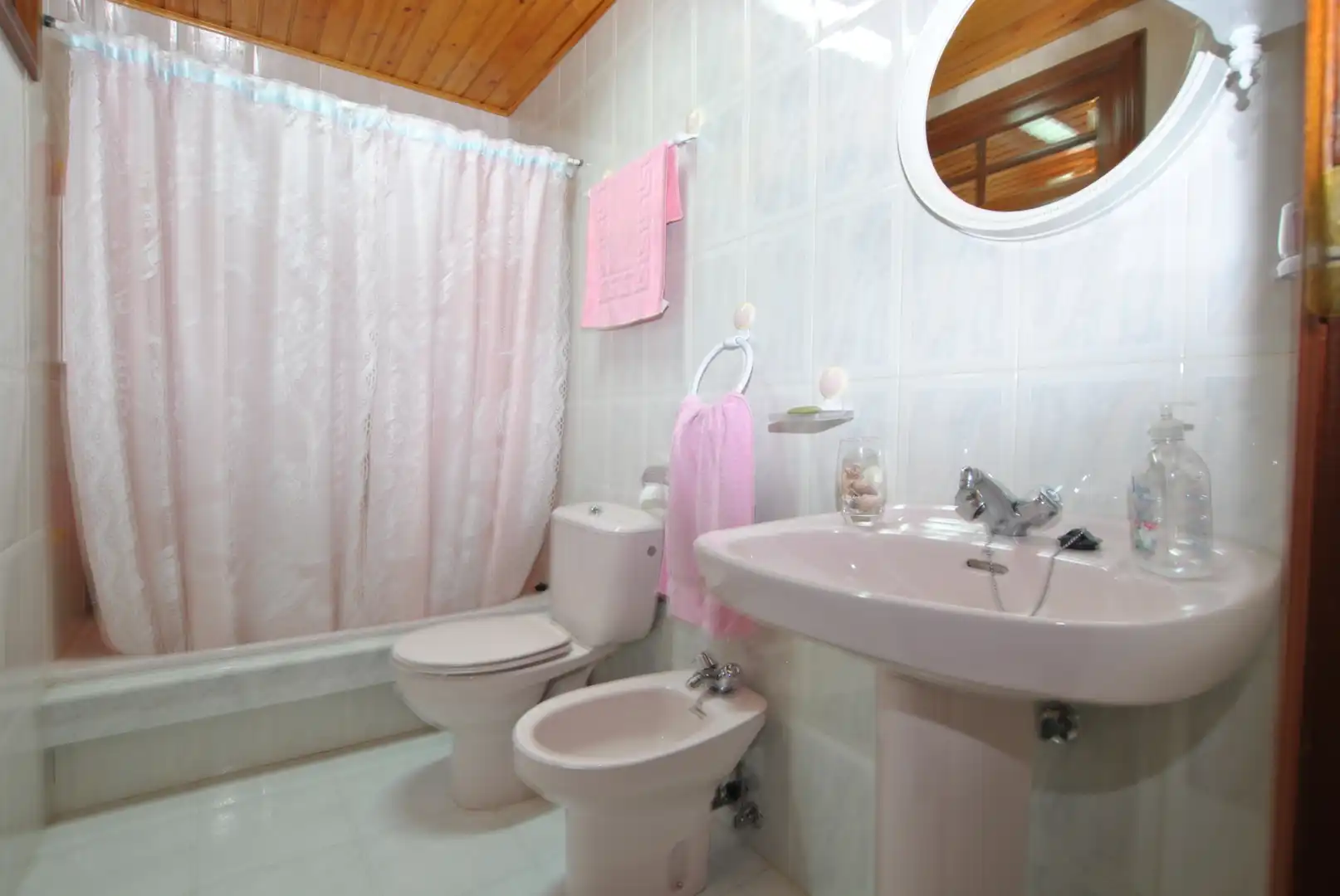 Baño de Casa adosada en venta en A Arnoia con Terraza, Trastero y Horno