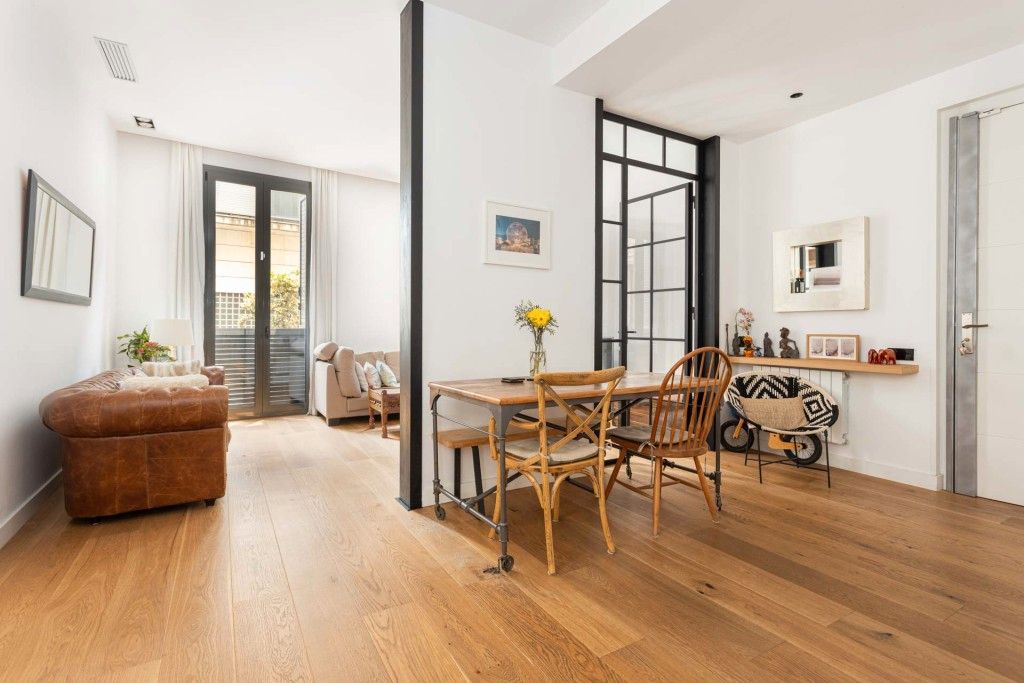 Living room of Apartment for sale in  Barcelona Capital  with Air Conditioner, Parquet flooring and Terrace