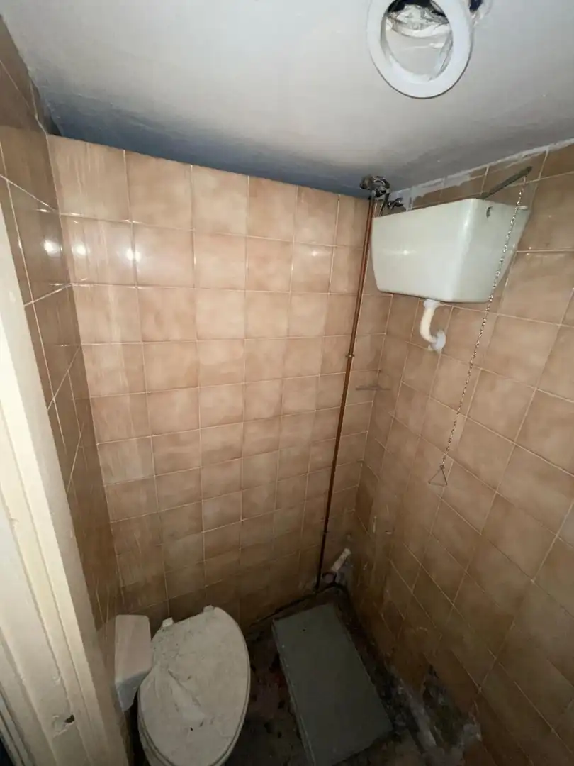 Bathroom of Commercial properties for sale in Valdepeñas