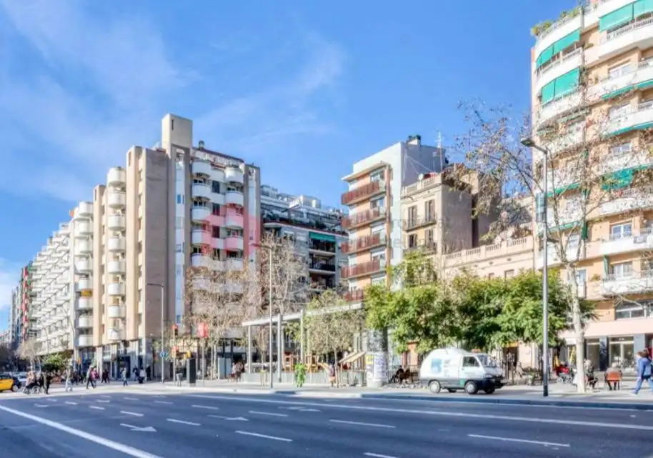 Local comercial en venda a Sants - Montjuïc, imagen 2
