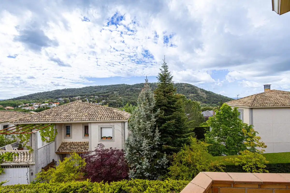 Vista exterior de Casa adosada en venta en Collado Mediano con Calefacción, Jardín privado y Terraza