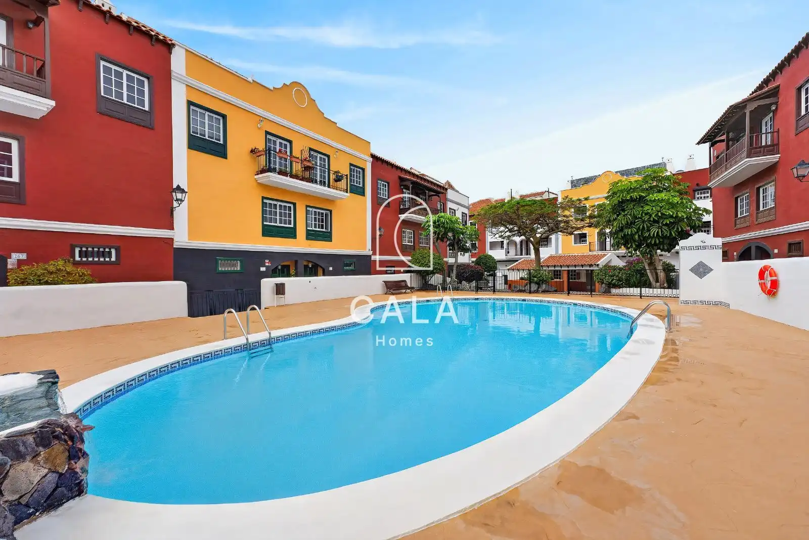 Außenansicht von Einfamilien-Reihenhaus zum Verkauf in Adeje mit Terrasse, Schwimmbad und Möbliert