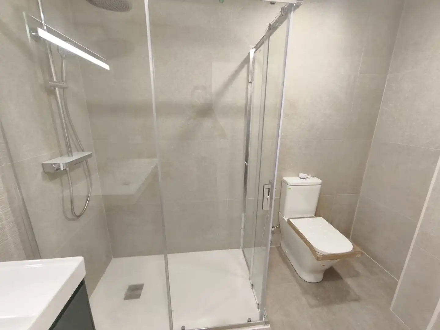 Baño de Apartamento en venta en Ourense Capital  con Aire acondicionado, Calefacción y Parquet
