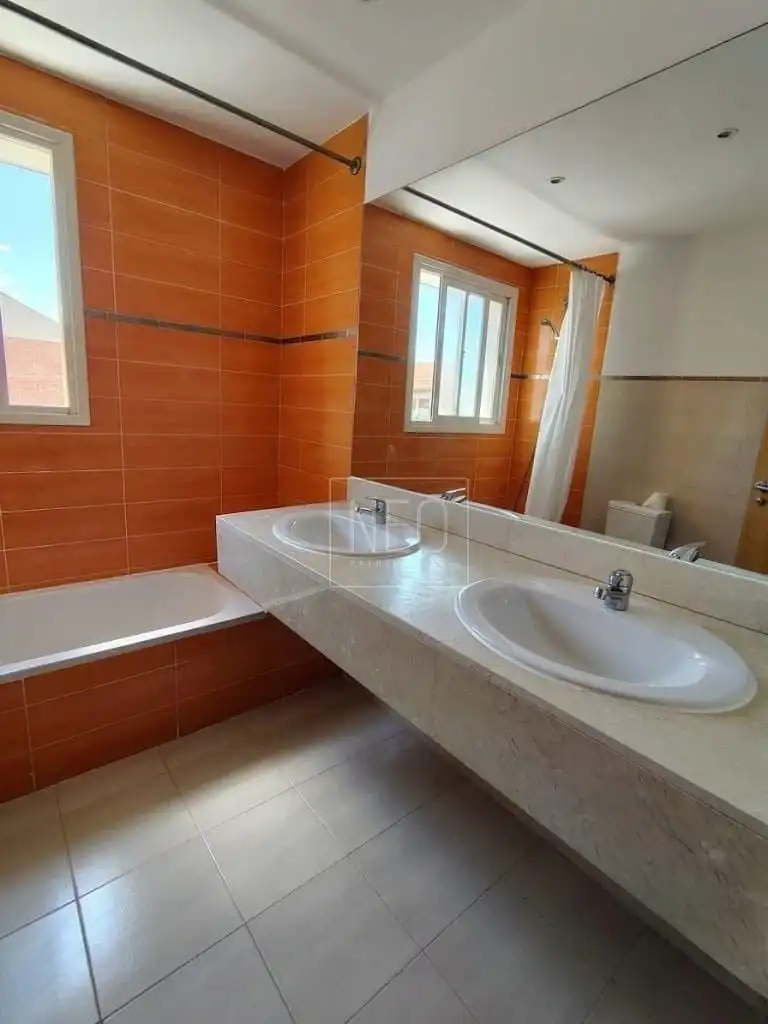 Baño de Casa adosada en venta en Villalbilla con Aire acondicionado, Calefacción y Jardín privado