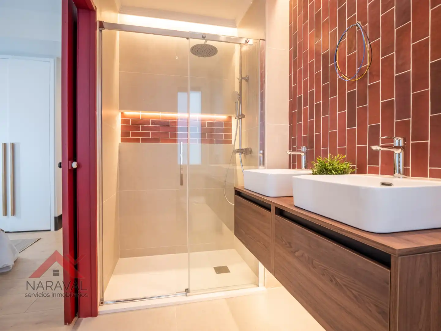 Bathroom of Flat for sale in  Pamplona / Iruña  with Air Conditioner, Heating and Oven