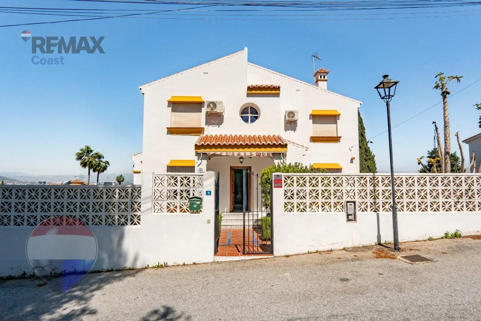 Vista exterior de Casa o xalet en venda en Alhaurín de la Torre amb Piscina comunitària