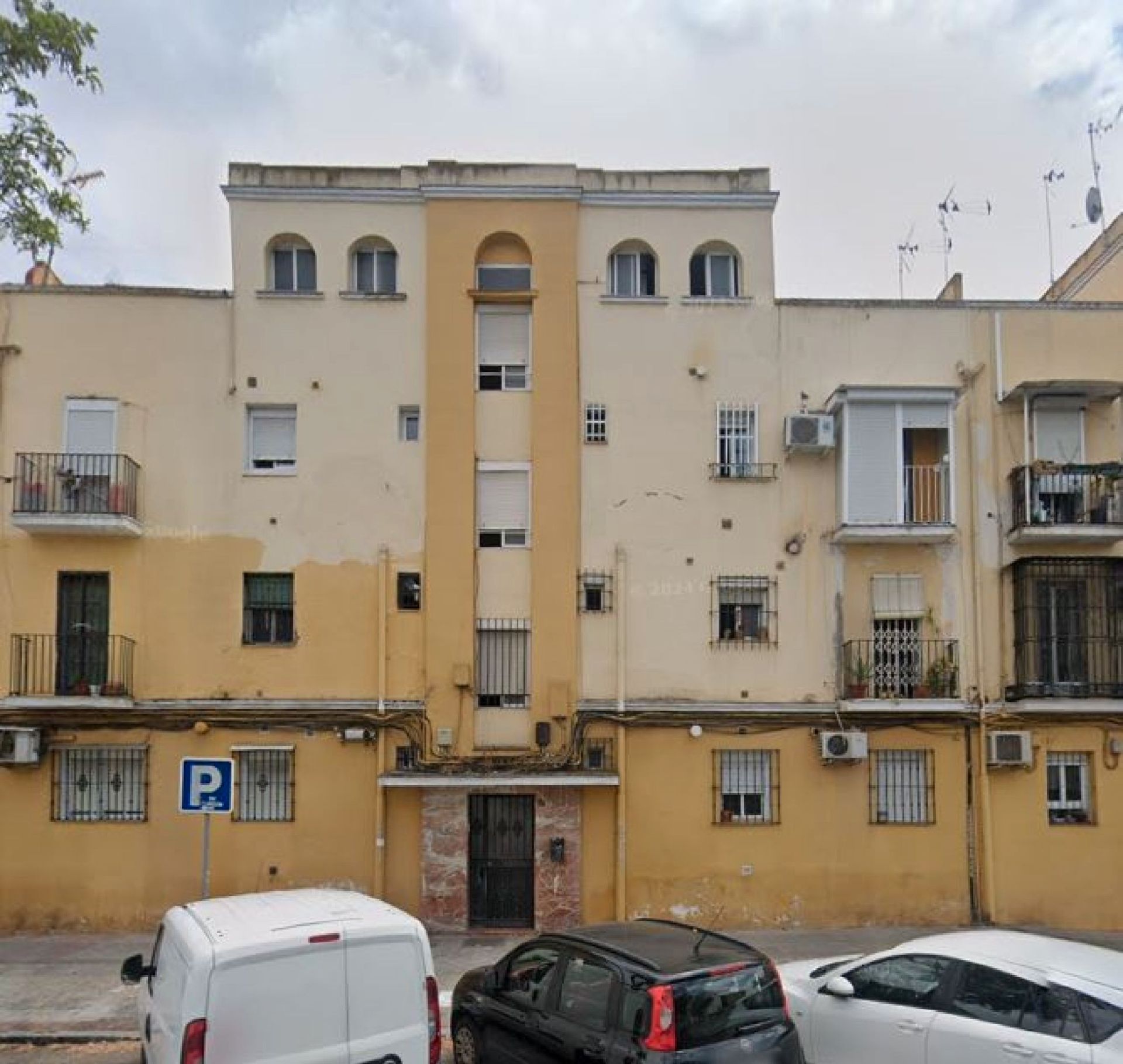 Exterior view of Flat for sale in  Sevilla Capital