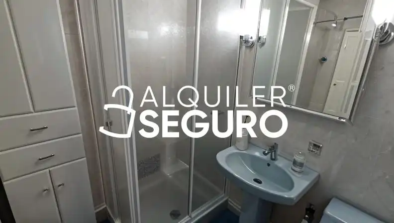 Badezimmer von Wohnung zur Miete in Madrid mit Heizung, Terrasse und Möbliert