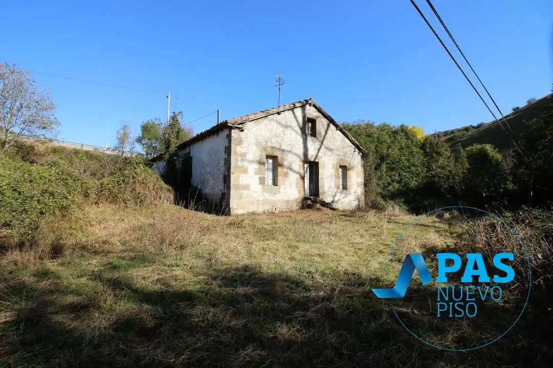 Vista exterior de Casa o xalet en venda en Santiurde de Reinosa amb Jardí privat