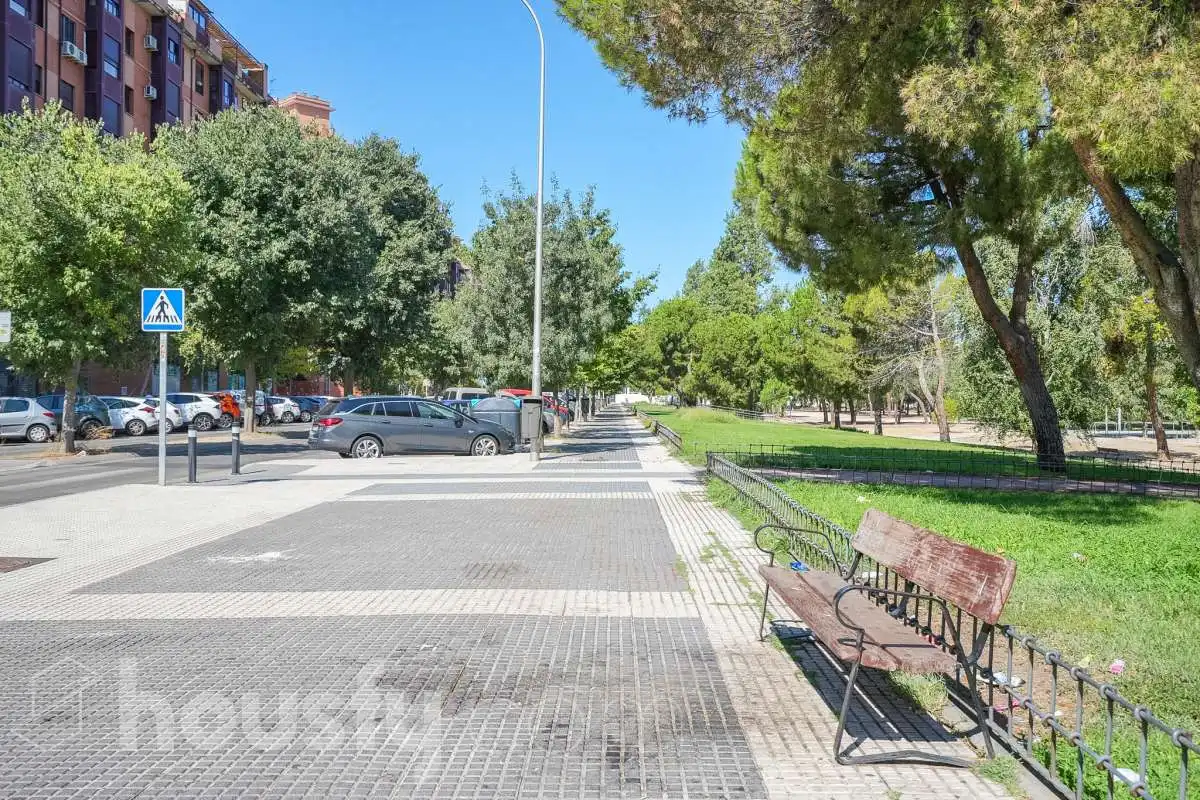 Vista exterior de Local en venta en Madrid con Aire acondicionado