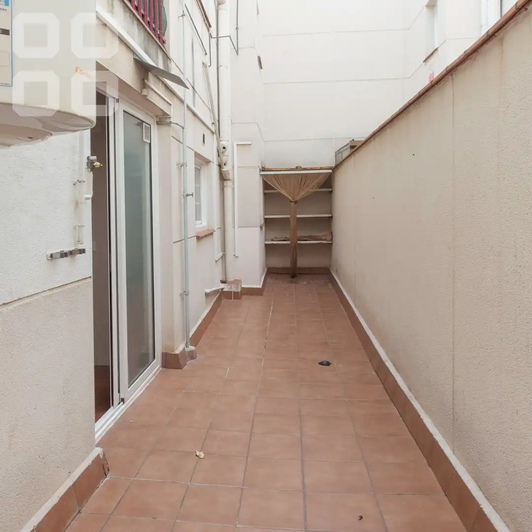 Piso en venta en L'Hospitalet de Llobregat con Parquet, Terraza y Balcón