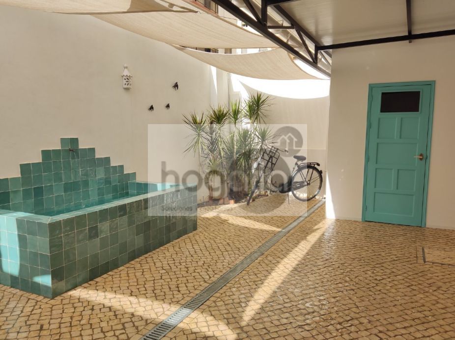 Piscina de Estudi de lloguer en  Sevilla Capital amb Aire condicionat i Moblat