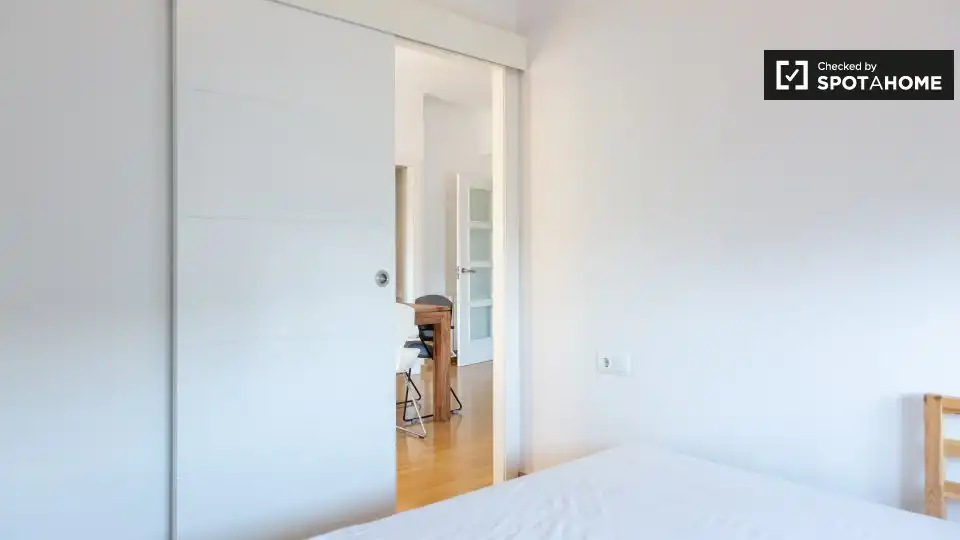 Dormitori de Apartament per a compartir en Barcelona amb Aire condicionat, Calefacció i Terrassa