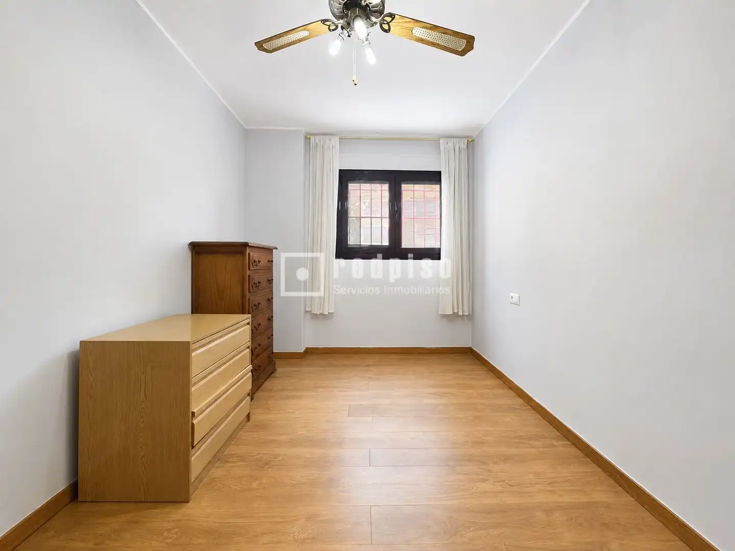 Habitación de Piso en venta en Xirivella con Aire acondicionado y Jardín privado