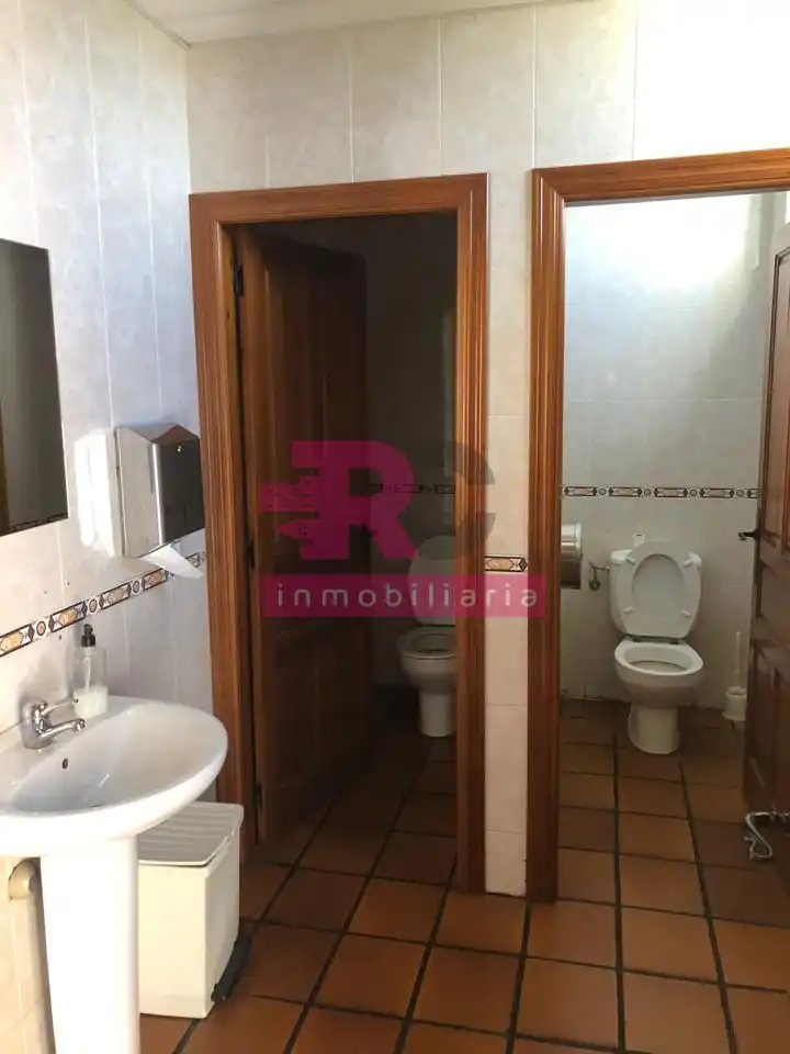 Bathroom of Commercial properties for sale in Cabrerizos