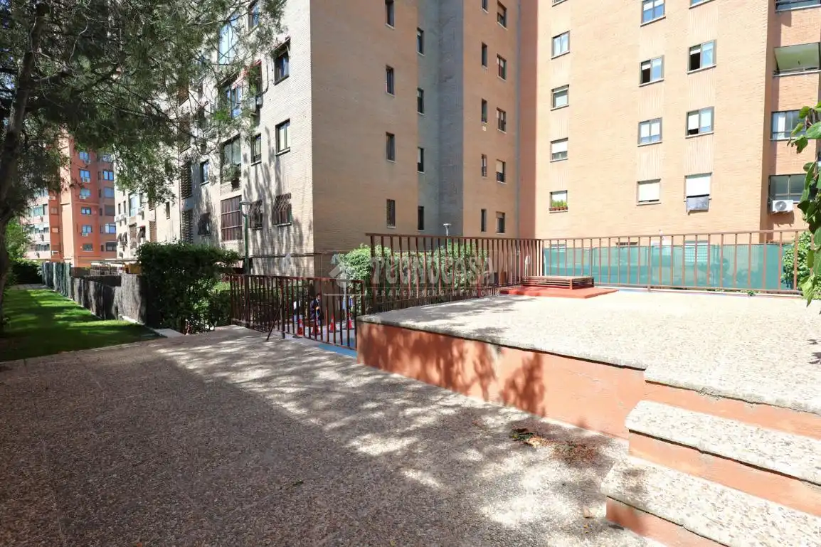 Vista exterior de Piso en venta en Madrid con Aire acondicionado y Calefacción