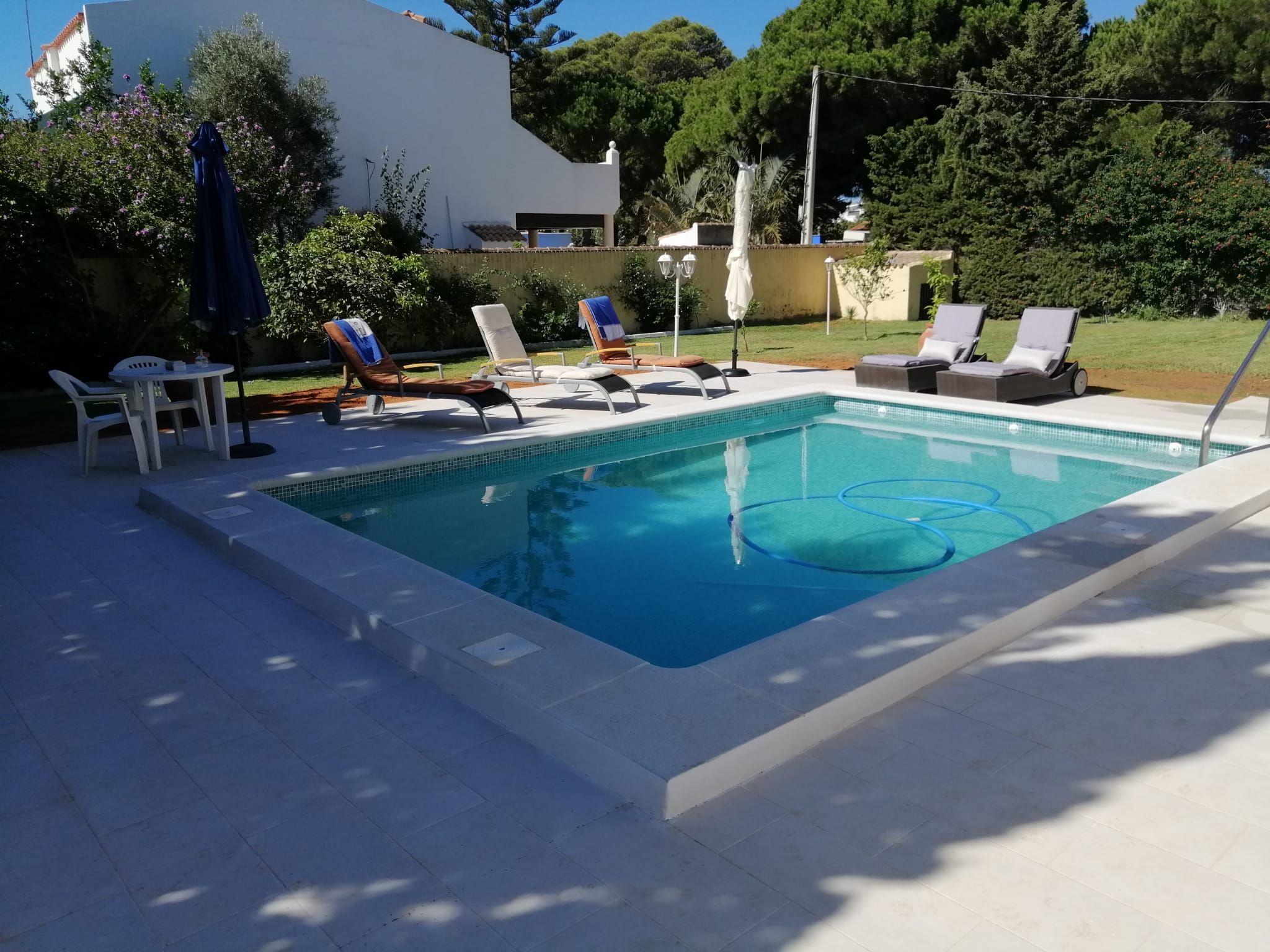 Piscina de Casa o xalet en venda en Chiclana de la Frontera amb Aire condicionat, Jardí privat i Terrassa