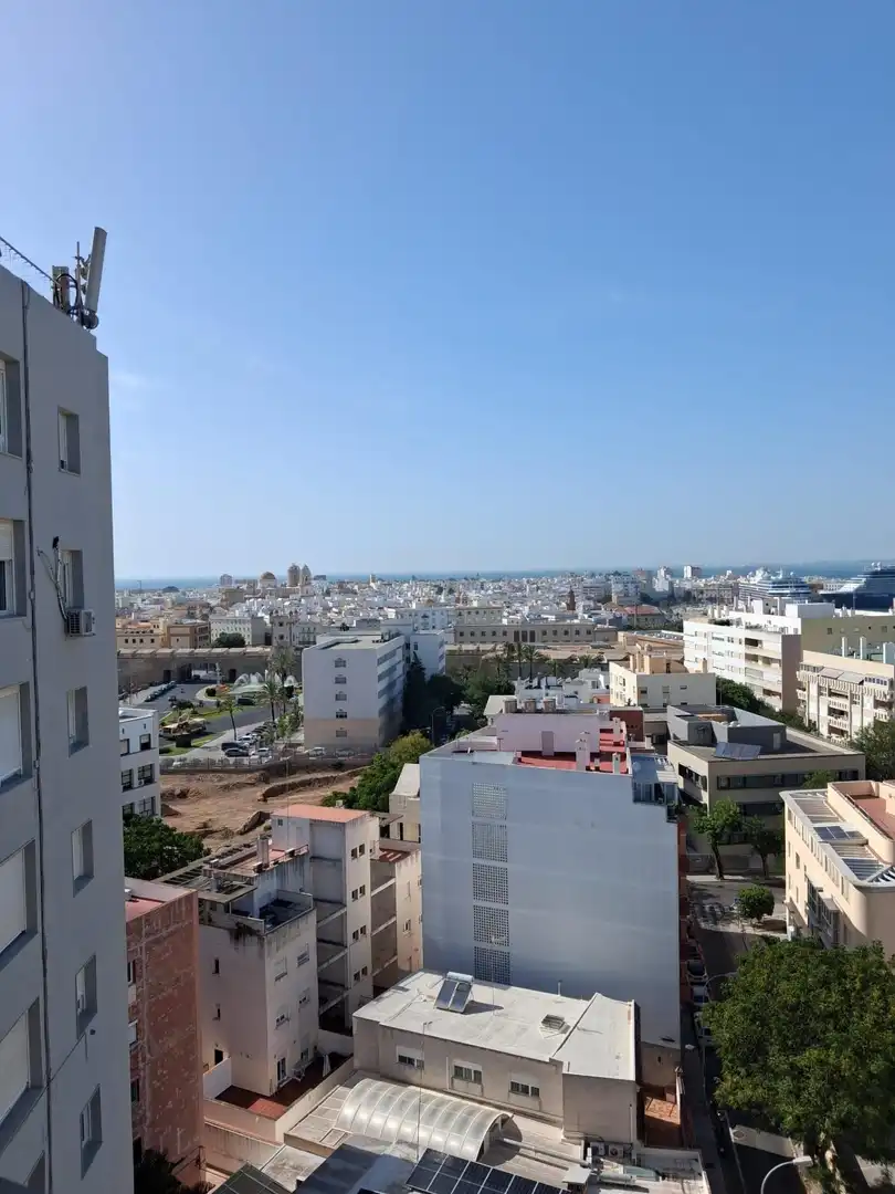 Vista exterior de Piso de alquiler en Cádiz con Aire acondicionado y Balcón