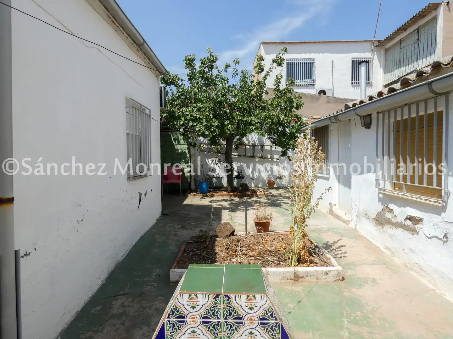 Vista exterior de Casa o xalet en venda en Alcázar de San Juan amb Aire condicionat, Calefacció i Jardí privat