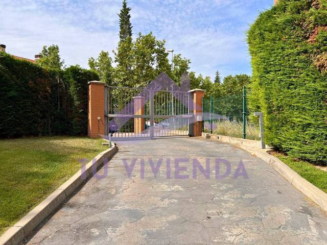 Garaje en Venta en Calle Armonio en Hospital Nuevo