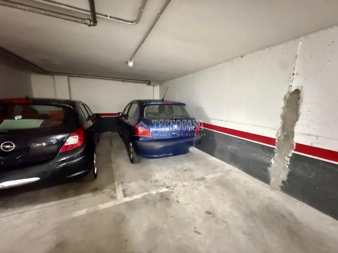 Parking de Piso en venta en León Capital  con Calefacción, Terraza y Trastero